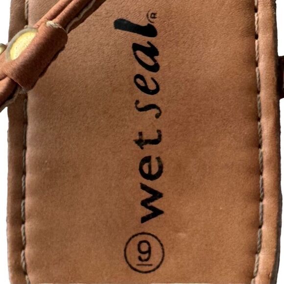 Wet Seal Brown T-Strap Gold Chain Sandals Size 9 - Picture 7 of 7